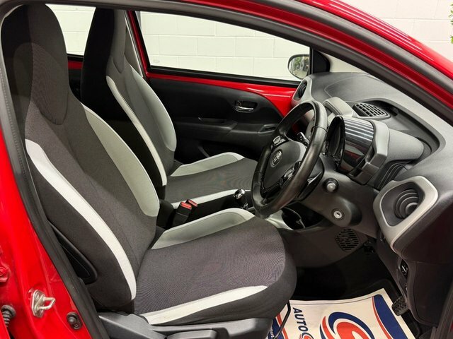 Toyota Aygo 1.0 Vvt-i X-play Hatchback X-shift Euro Red #2