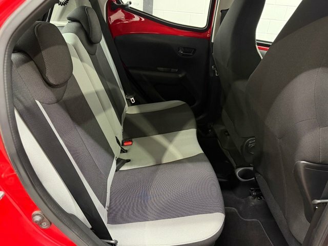 Toyota Aygo 1.0 Vvt-i X-play Hatchback X-shift Euro Red #3