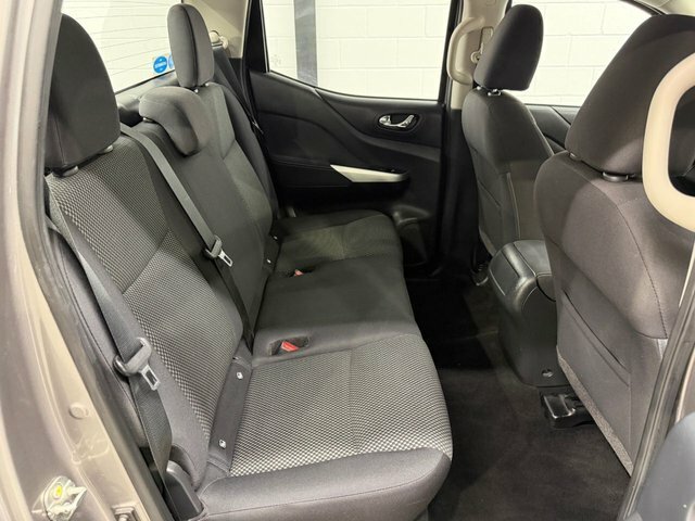 Nissan Navara 2.3 Dci Acenta Pickup Double Cab Grey #3