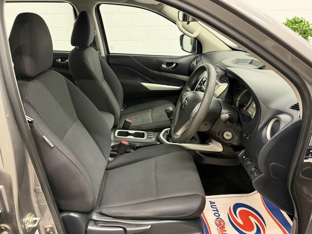 Nissan Navara 2.3 Dci Acenta Pickup Double Cab Grey #2