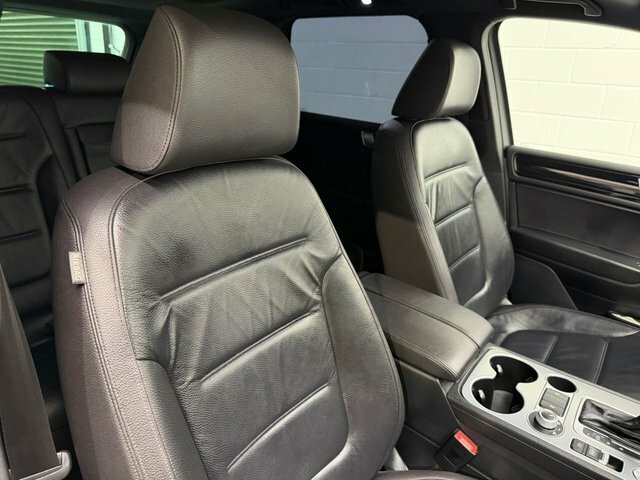 Volkswagen Touareg 3.0 Tdi V6 Bluemotion Tech R-line Suv T White #4