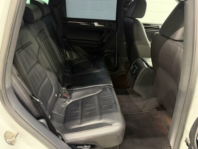 Volkswagen Touareg 3.0 Tdi V6 Bluemotion Tech R-line Suv T White #3