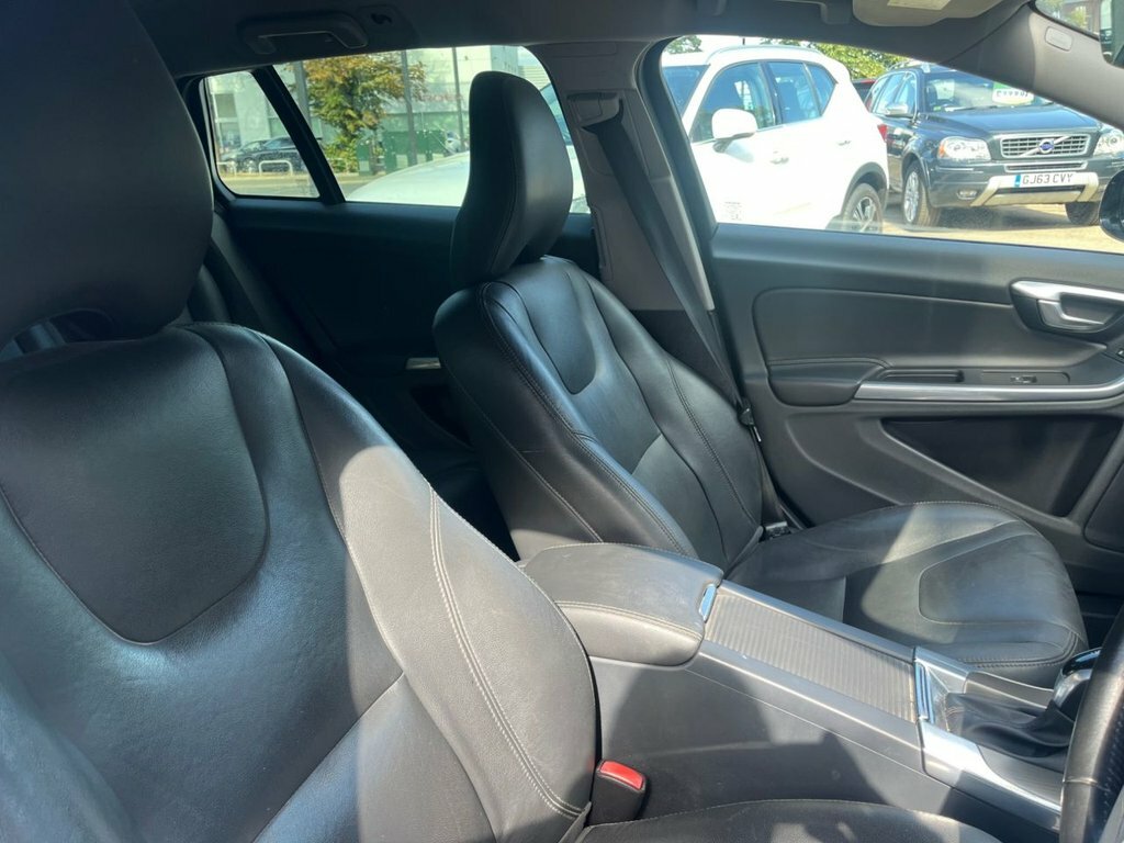 Volvo V60 Cross Country 2.4L Lux Nav Black #5