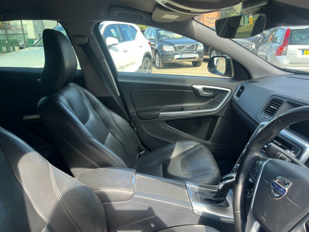 Volvo V60 Cross Country 2.4L Lux Nav Black #6