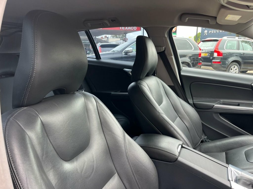 Volvo V60 Cross Country 2.4L Lux Nav Grey #4