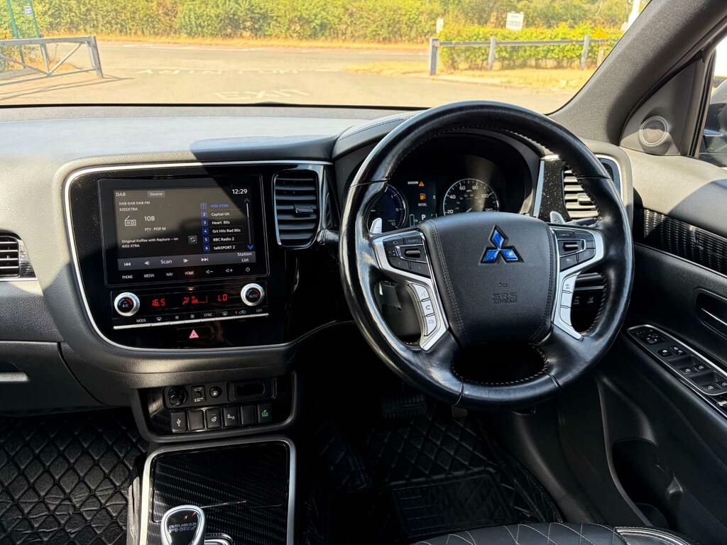 Mitsubishi Outlander 2.4H Twinmotor 13.8Kwh Exceed Safety Cvt 4Wd Euro Grey #2