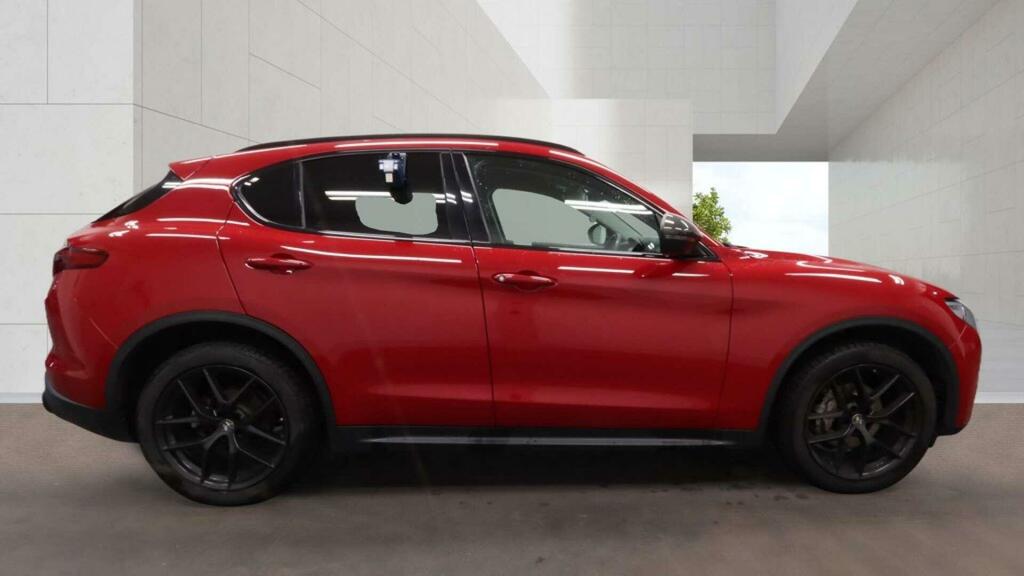 Alfa Romeo Stelvio Nero Edizione Red #4
