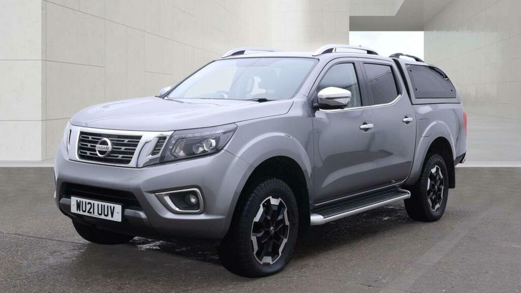 Nissan Navara Tekna Grey #2