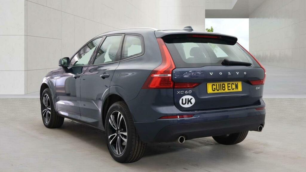 Volvo XC60 Momentum Blue #2