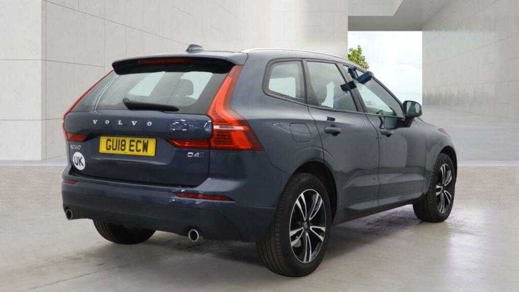 Volvo XC60 Momentum Blue #3