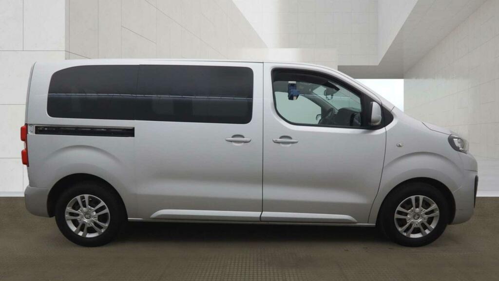 Peugeot Traveller Business Silver #5