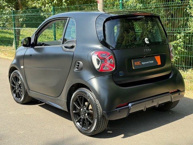 Smart Fortwo Coupe 17.6Kwh Passion Advanced 22Kw Charger White #10