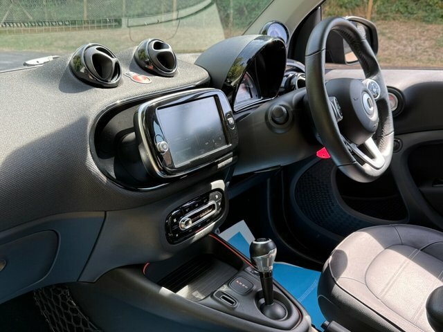 Smart Fortwo Coupe 17.6Kwh Passion Advanced 22Kw Charger White #15