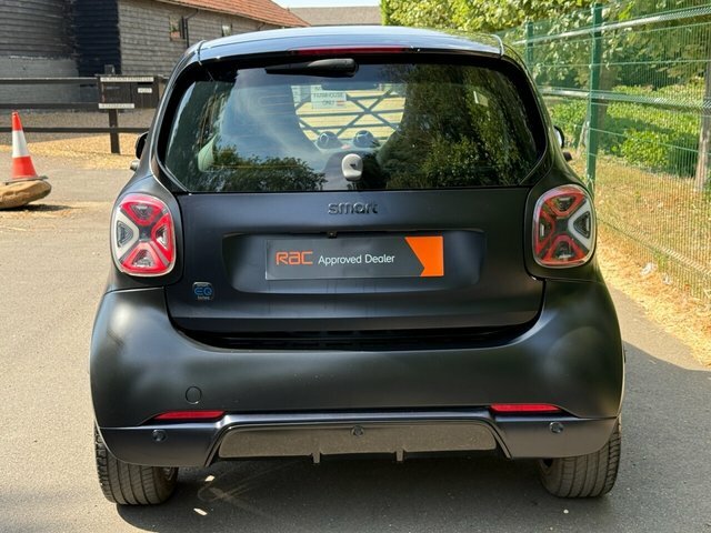 Smart Fortwo Coupe 17.6Kwh Passion Advanced 22Kw Charger White #8