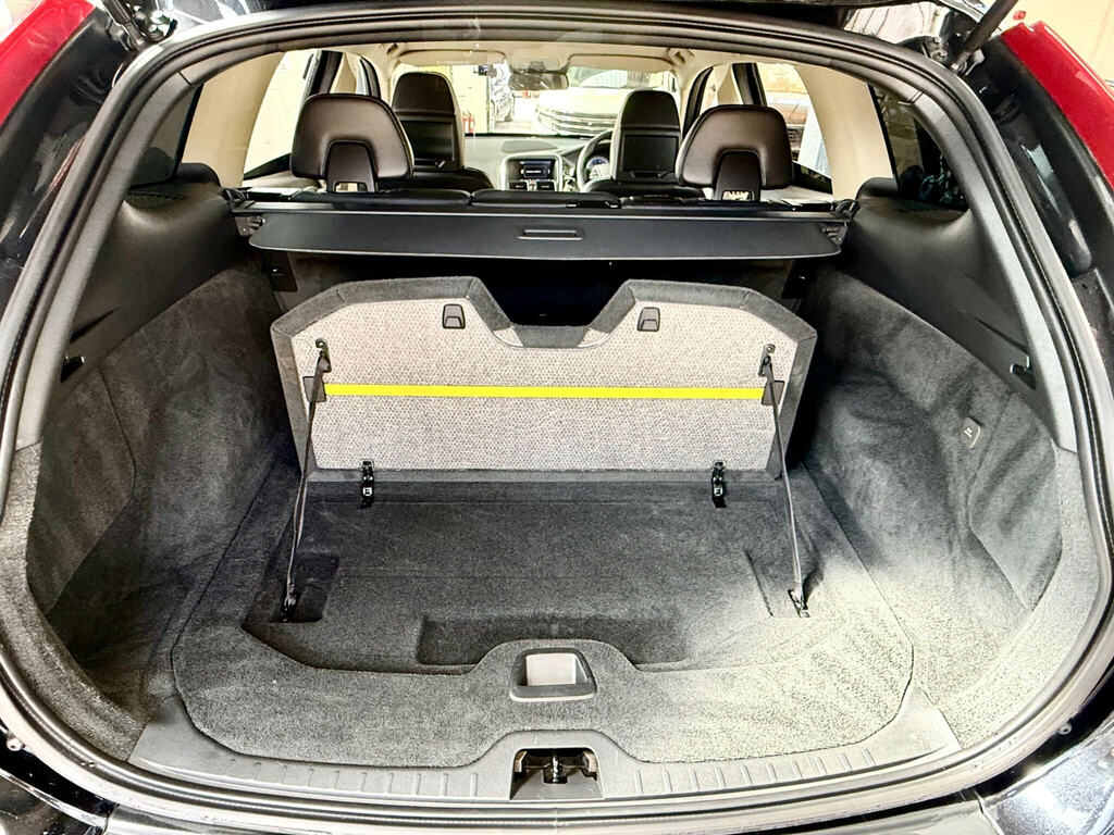 Volvo XC60 2.4 D5 R-design Nav Awd 212 Bhp Grey #47