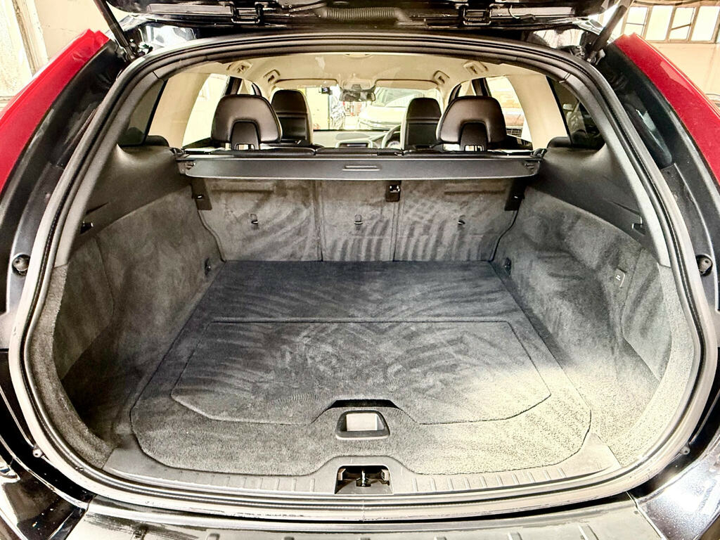 Volvo XC60 2.4 D5 R-design Nav Awd 212 Bhp Grey #46
