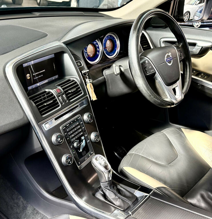 Volvo XC60 2.4 D5 R-design Nav Awd 212 Bhp Grey #30