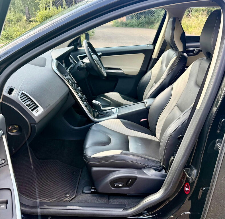Volvo XC60 2.4 D5 R-design Nav Awd 212 Bhp Grey #23