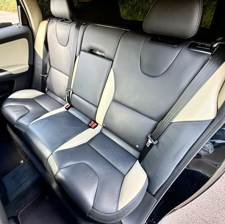 Volvo XC60 2.4 D5 R-design Nav Awd 212 Bhp Grey #21