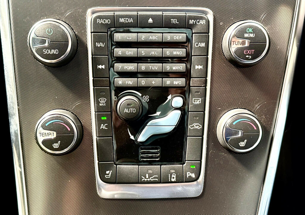 Volvo XC60 2.4 D5 R-design Nav Awd 212 Bhp Grey #38