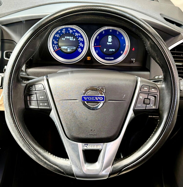Volvo XC60 2.4 D5 R-design Nav Awd 212 Bhp Grey #27