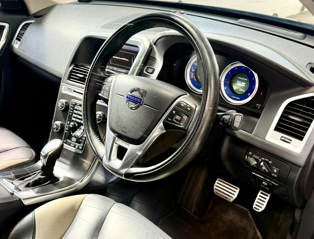 Volvo XC60 2.4 D5 R-design Nav Awd 212 Bhp Grey #25