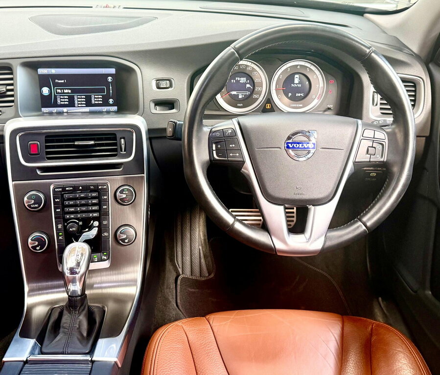 Volvo V60 2.4 D5 Se Lux Nav Estate Geartronic Eur Black #25