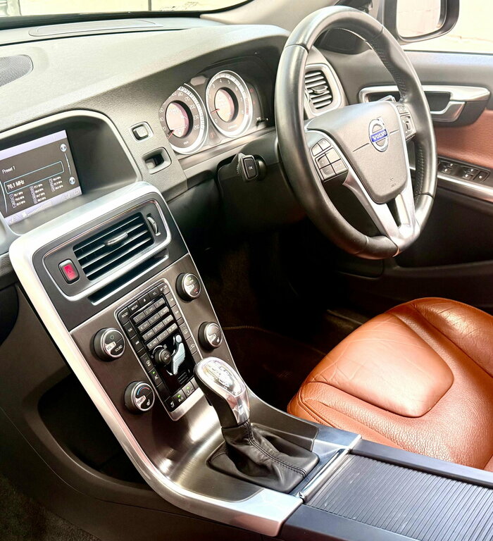 Volvo V60 2.4 D5 Se Lux Nav Estate Geartronic Eur Black #27