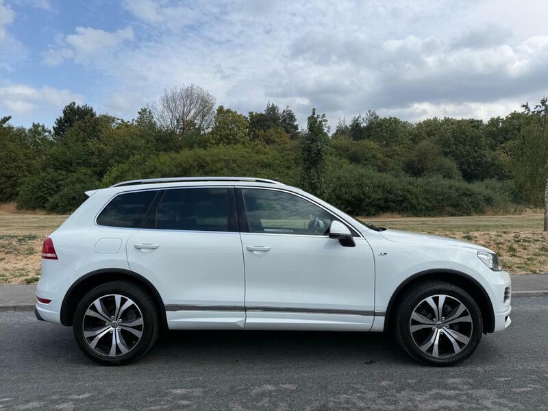 Volkswagen Touareg 3.0 Tdi V6 Bluemotion Tech R-line Tiptronic 4Wd Eu AE14XYN White