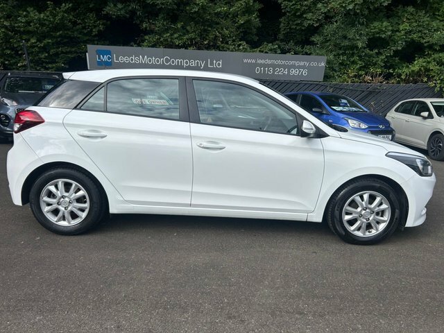 Hyundai I20 Hatchback White #2