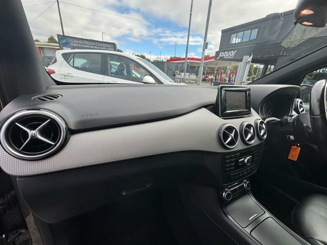 Mercedes-Benz B Class 1.8 B200 Cdi Blueefficiency Sport 136 Bhp Red #25