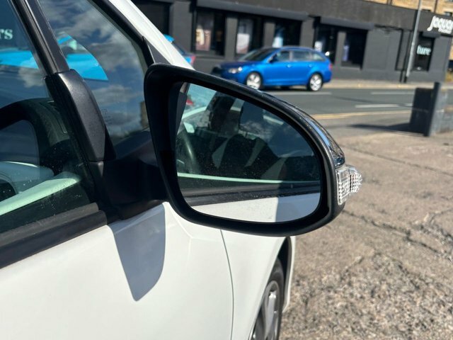 Toyota Yaris 1.5 Vvt-h Icon Plus White #22
