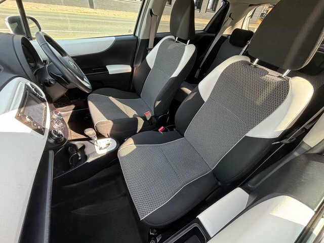 Toyota Yaris 1.5 Vvt-h Icon Plus White #31