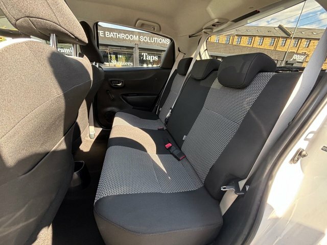 Toyota Yaris 1.5 Vvt-h Icon Plus White #34