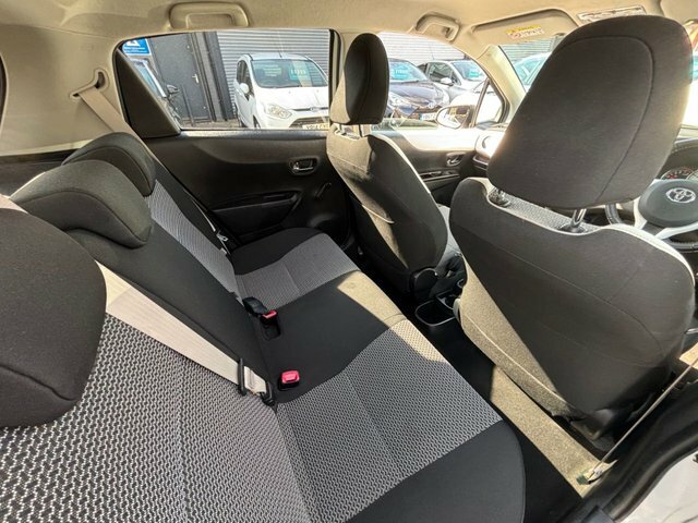 Toyota Yaris 1.5 Vvt-h Icon Plus White #36