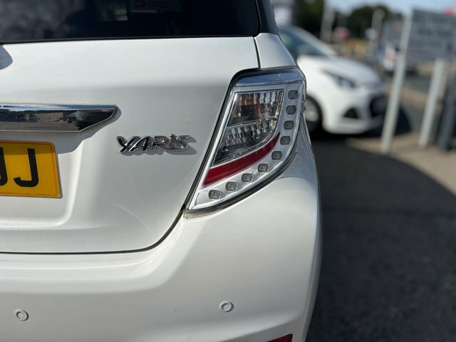 Toyota Yaris 1.5 Vvt-h Icon Plus White #18
