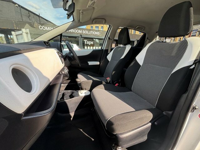 Toyota Yaris 1.5 Vvt-h Icon Plus White #33