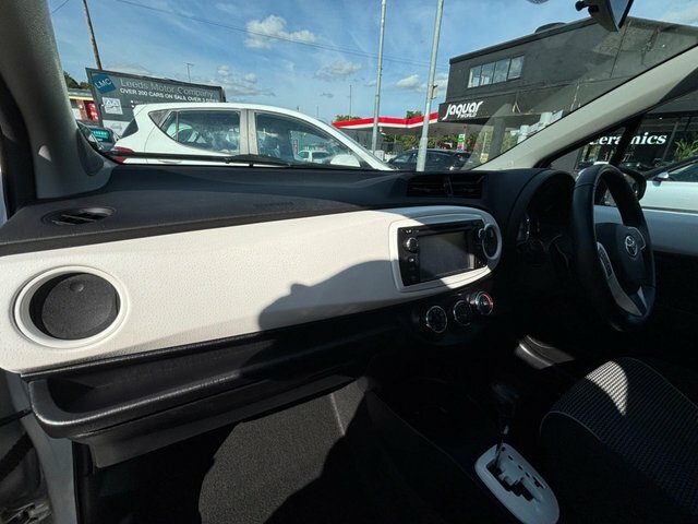 Toyota Yaris 1.5 Vvt-h Icon Plus White #32
