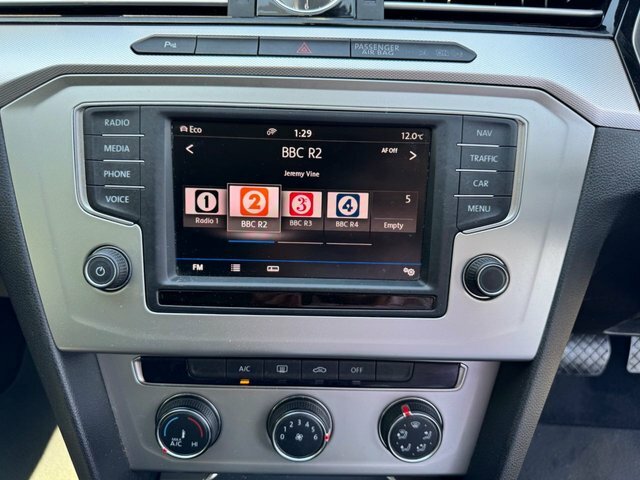 Volkswagen Passat Saloon 1.6 Tdi Bluemotion Tech Se Business Dsg Eur Black #32