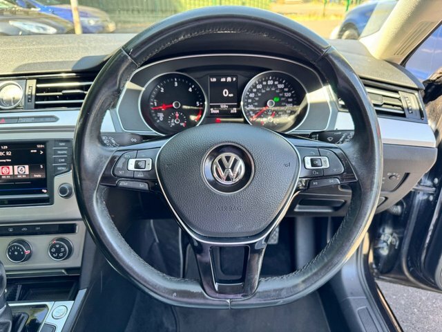 Volkswagen Passat Saloon 1.6 Tdi Bluemotion Tech Se Business Dsg Eur Black #31
