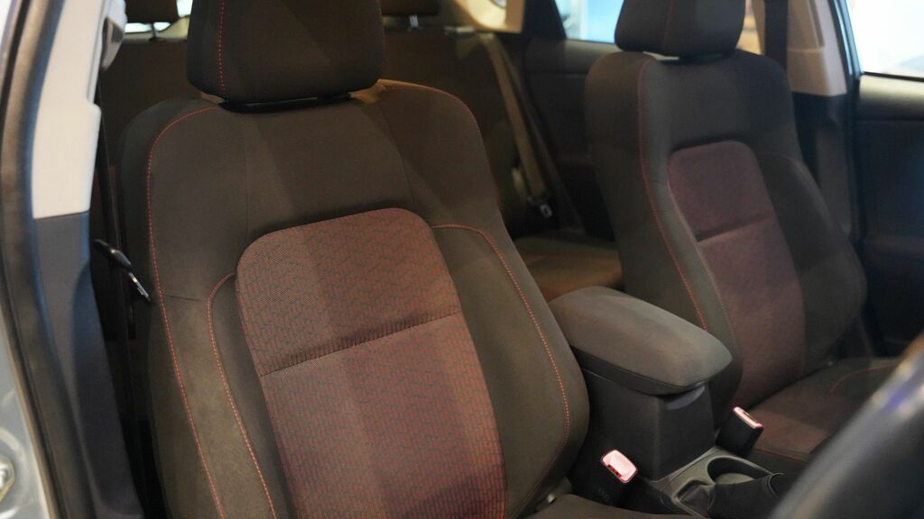 Toyota Auris 2013 1.6 V-matic Sport Hatchback Blue #2