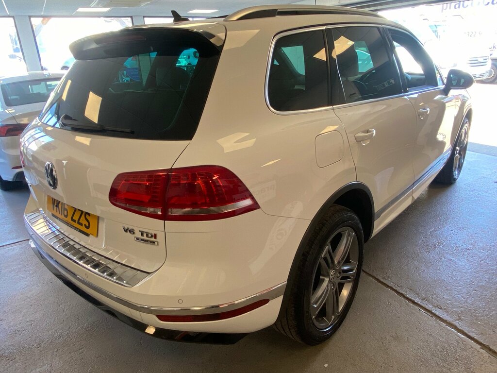 Volkswagen Touareg 3.0 Tdi V6 Bluemotion Tech R-line Suv T White #3