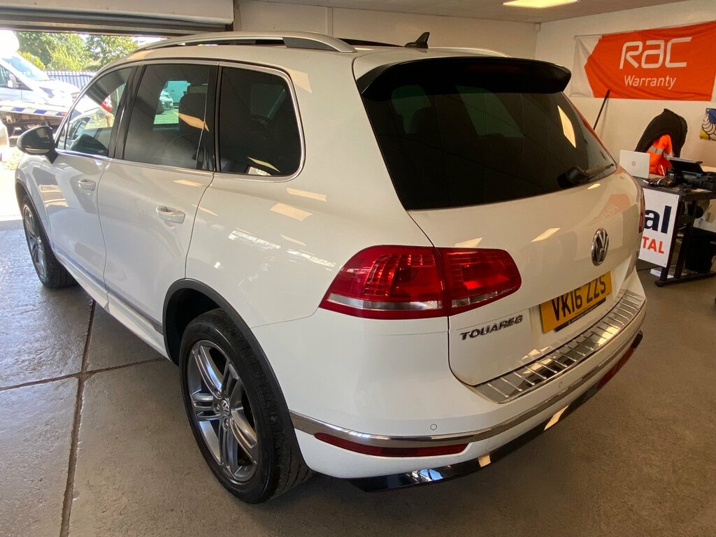 Volkswagen Touareg 3.0 Tdi V6 Bluemotion Tech R-line Suv T White #4