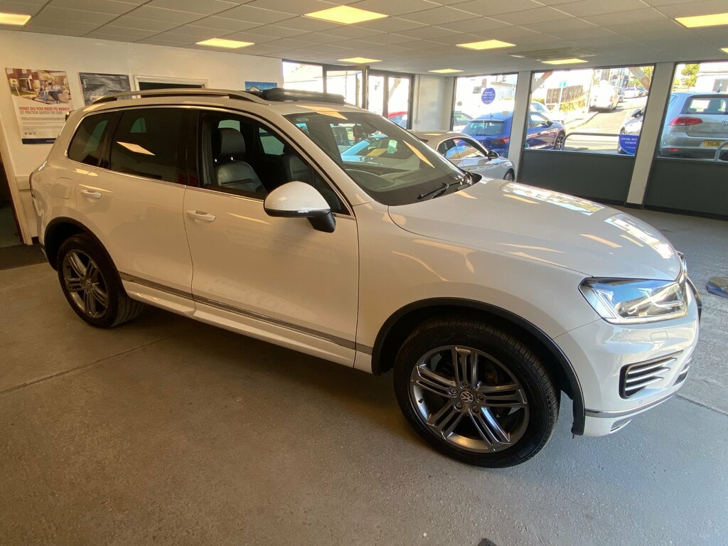 Volkswagen Touareg 3.0 Tdi V6 Bluemotion Tech R-line Suv T White #5