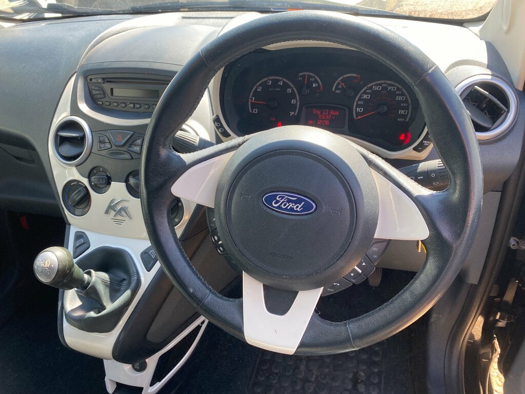 Ford KA Metal 30 Taxclean Mot2 White #12