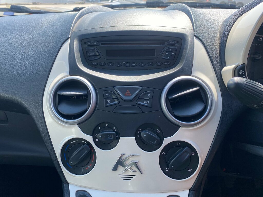 Ford KA Metal 30 Taxclean Mot2 White #13