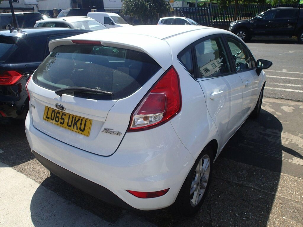 Ford Fiesta 1.0T Ecoboost Zetec Euro 6 Ss LO65UKU White #2
