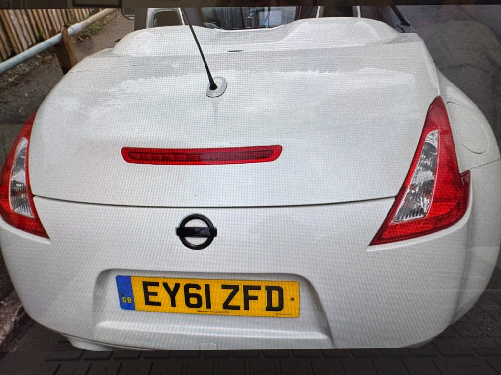 Nissan 370Z 370 Z 3.7 V6 Gt White #3