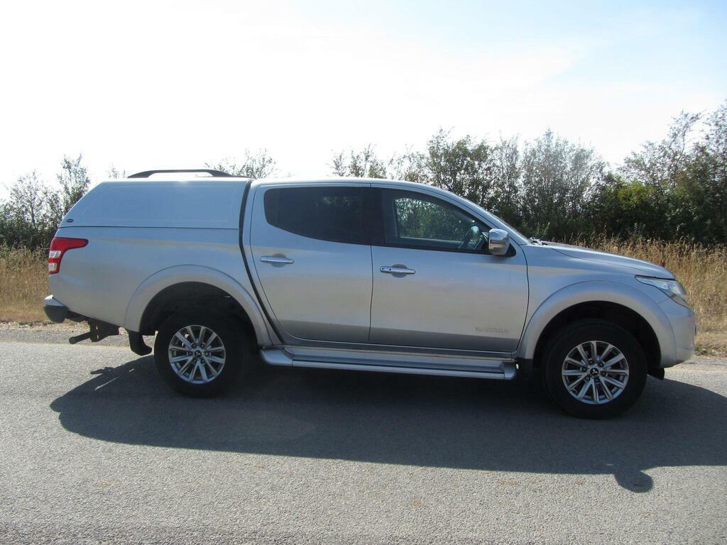Mitsubishi L200 2.4 Di-d Dc Warrior Pickup Double Cab Silver #2