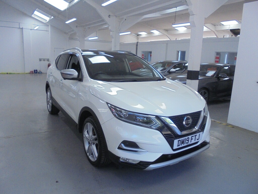 Nissan Qashqai 1.3 Dig-t N-motion All Round Cameras DM19FTJ White #2